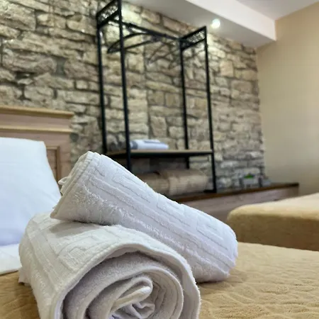 Mene בית הארחה Gjirokastër